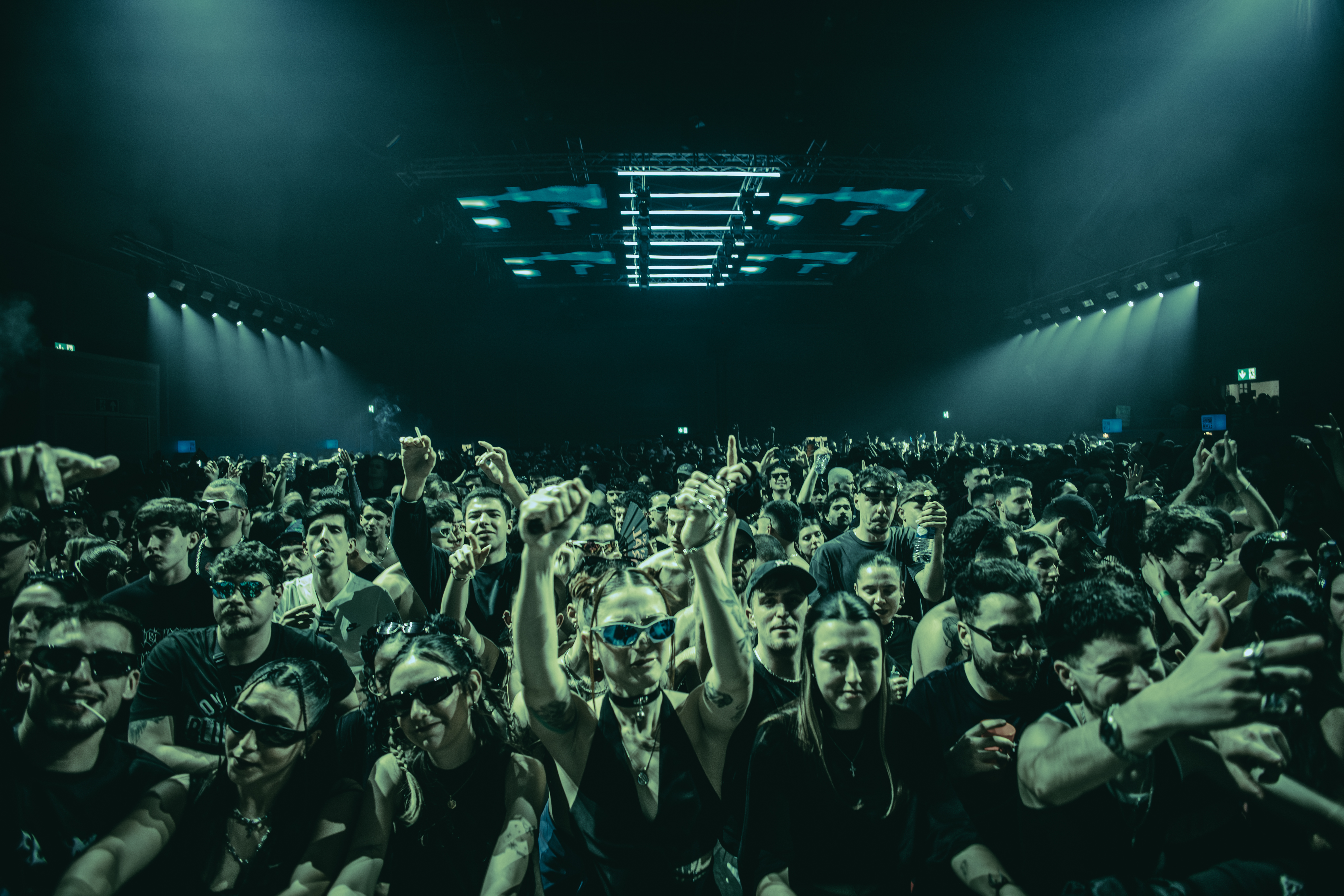 Sound Waves closes the XMAS Edition XL lineup and welcomes Christmas to the rhythm of the best hard techno