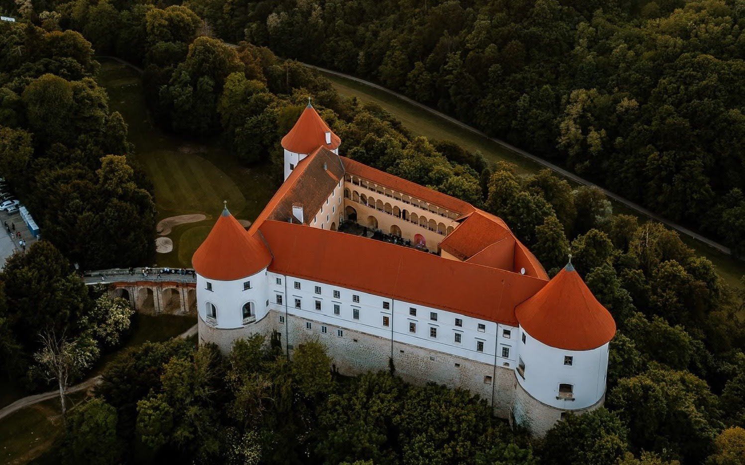 New Festival In Ancient Slovenian Castle - Dixon, Ame, Maceo Plex