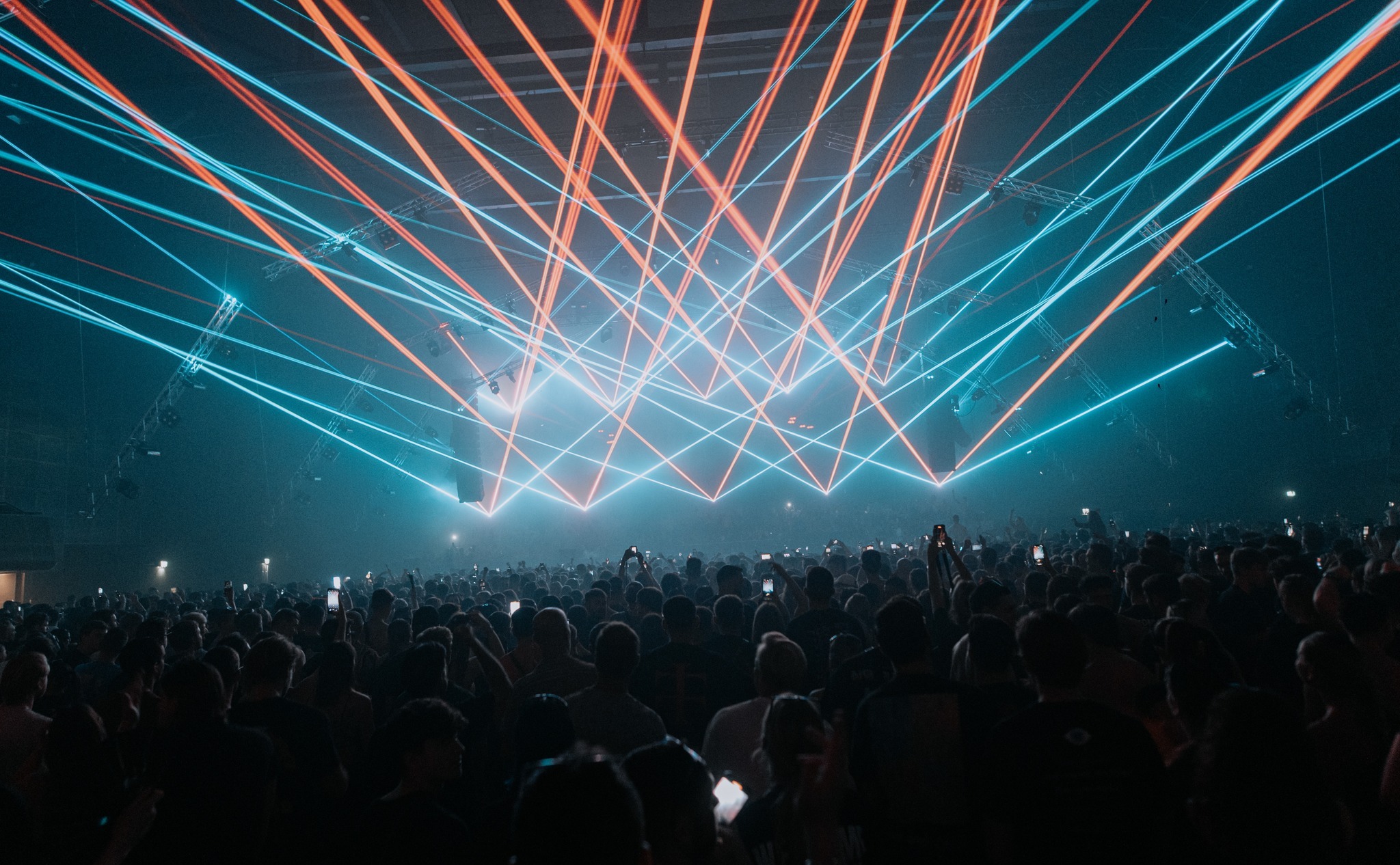 Verknipt sells out 40.000 capacity Arena Show in 3 hours
