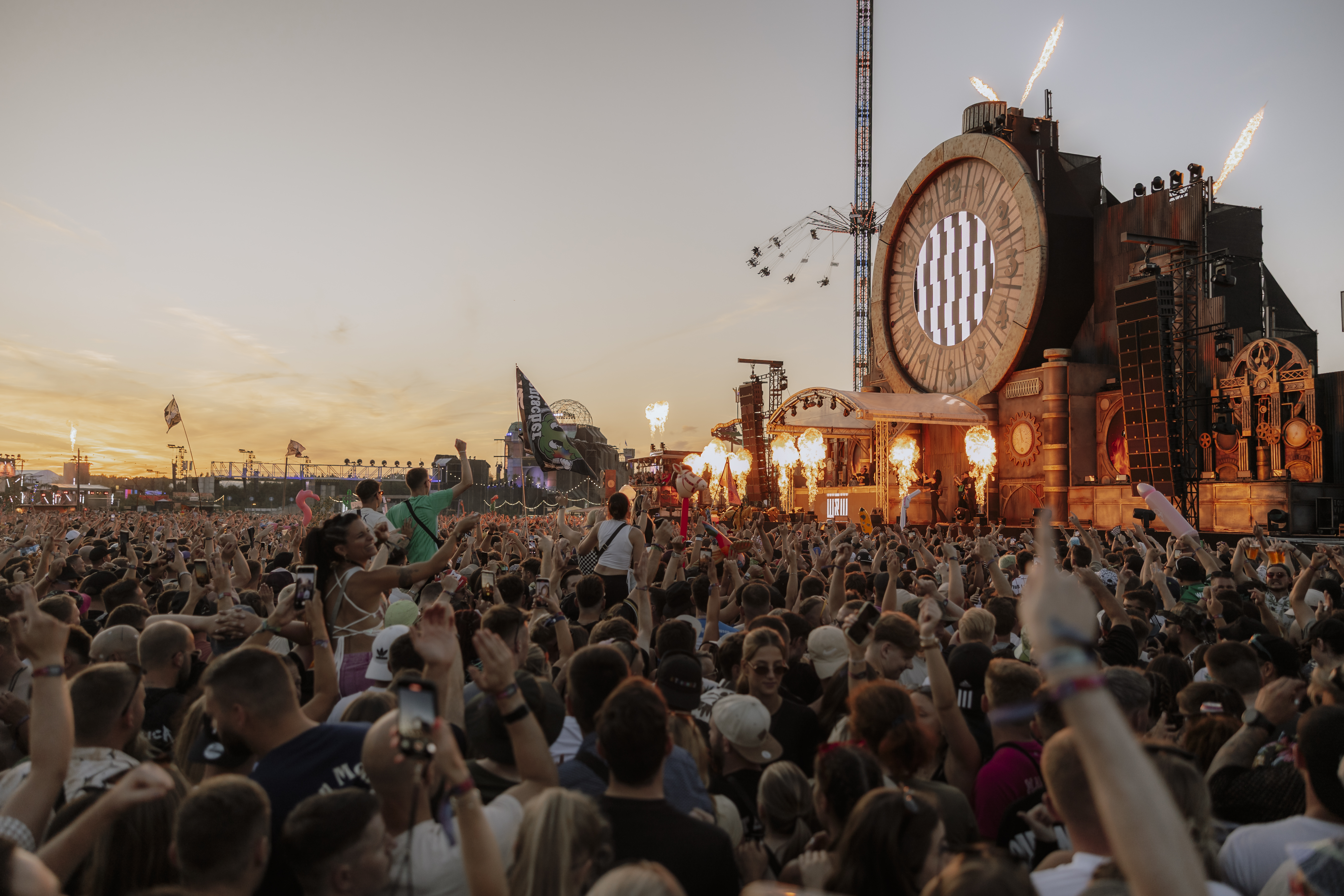 PAROOKAVILLE presents artists for pre-opening party